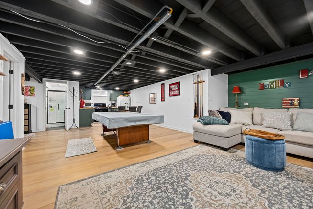 937 Robinhood Lane, La Grange Park, IL 60526