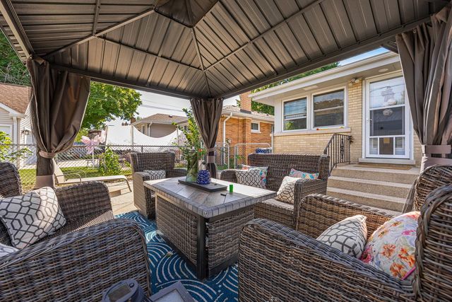 937 Robinhood Lane, La Grange Park, IL 60526