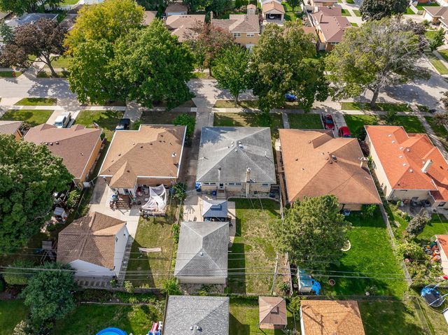 937 Robinhood Lane, La Grange Park, IL 60526