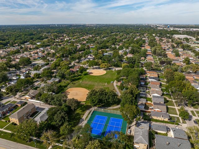 937 Robinhood Lane, La Grange Park, IL 60526