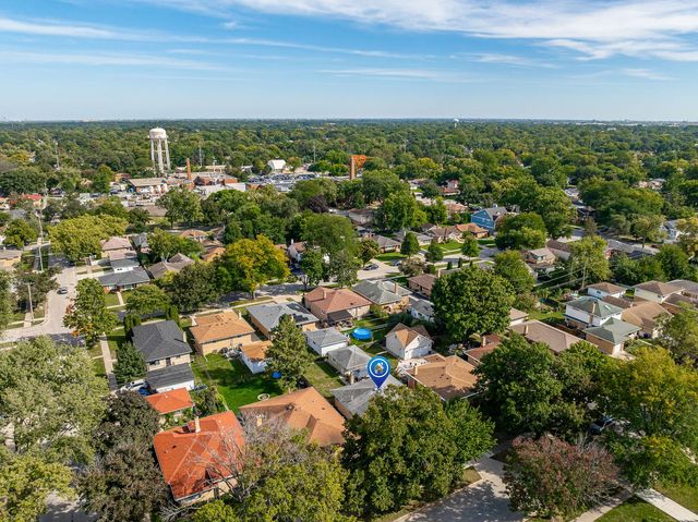 937 Robinhood Lane, La Grange Park, IL 60526