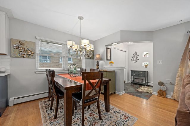 937 Robinhood Lane, La Grange Park, IL 60526
