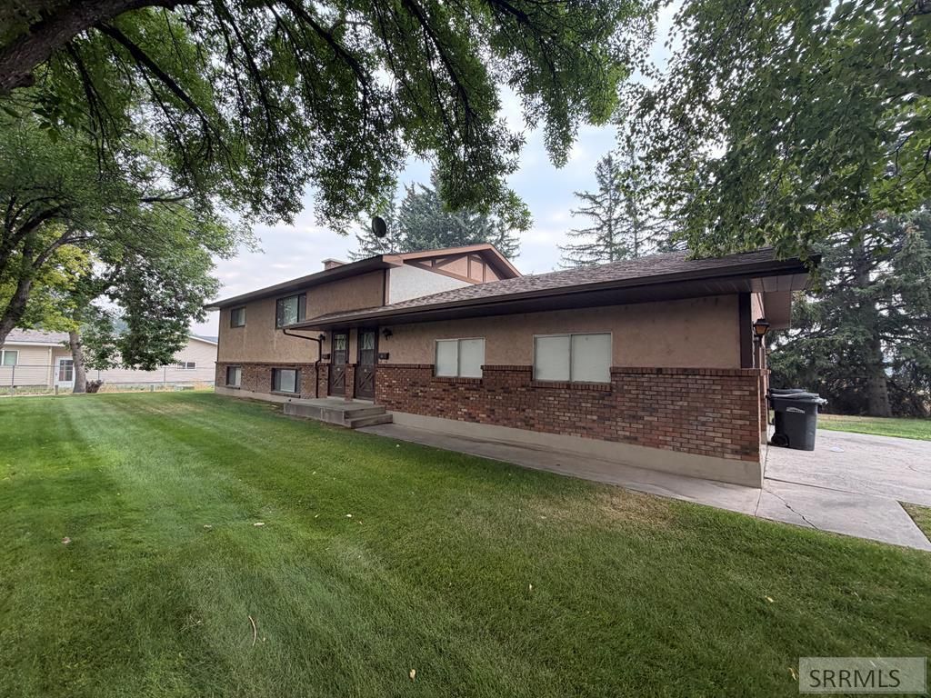 Image 1 of property listing at 801-803 S Skyline Drive, Idaho Falls, ID 83402