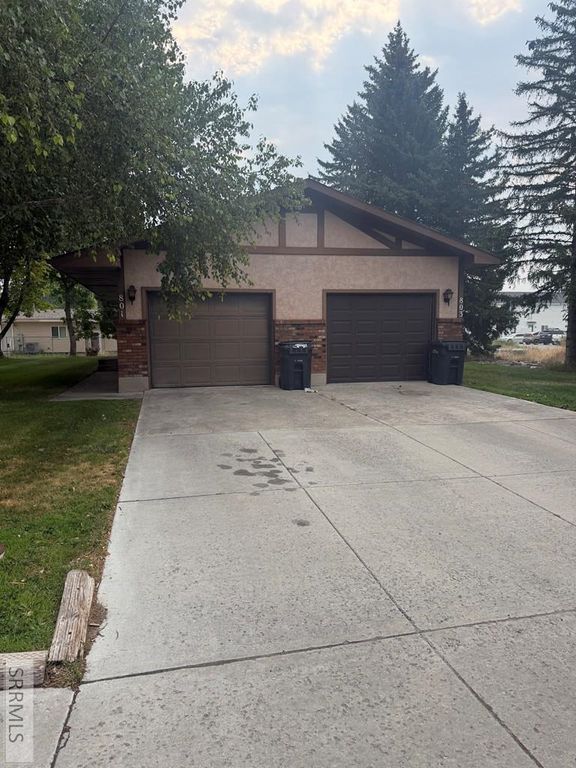 Image 2 of property listing at 801-803 S Skyline Drive, Idaho Falls, ID 83402