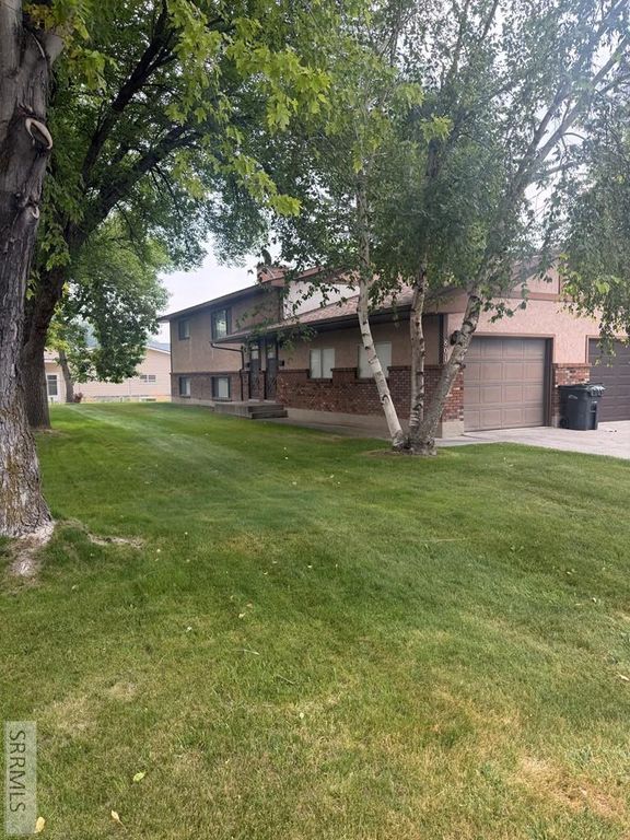 Image 4 of property listing at 801-803 S Skyline Drive, Idaho Falls, ID 83402