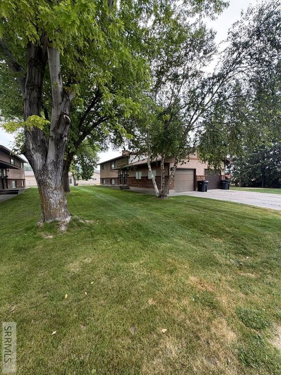 Image 5 of property listing at 801-803 S Skyline Drive, Idaho Falls, ID 83402