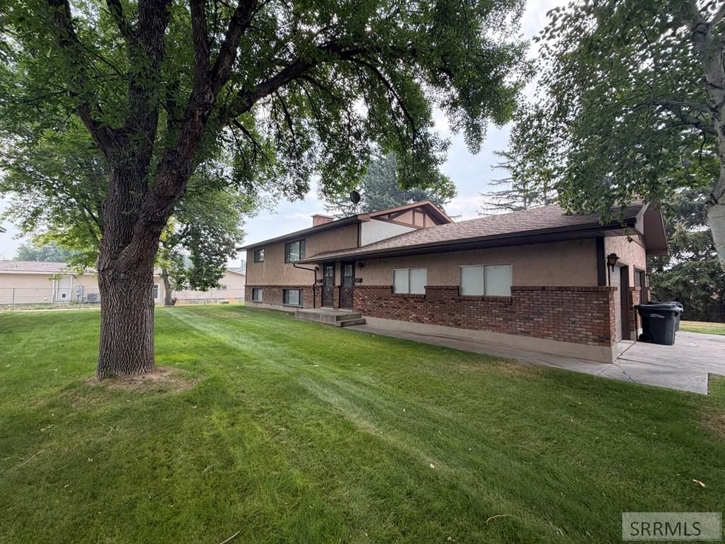 Image 7 of property listing at 801-803 S Skyline Drive, Idaho Falls, ID 83402