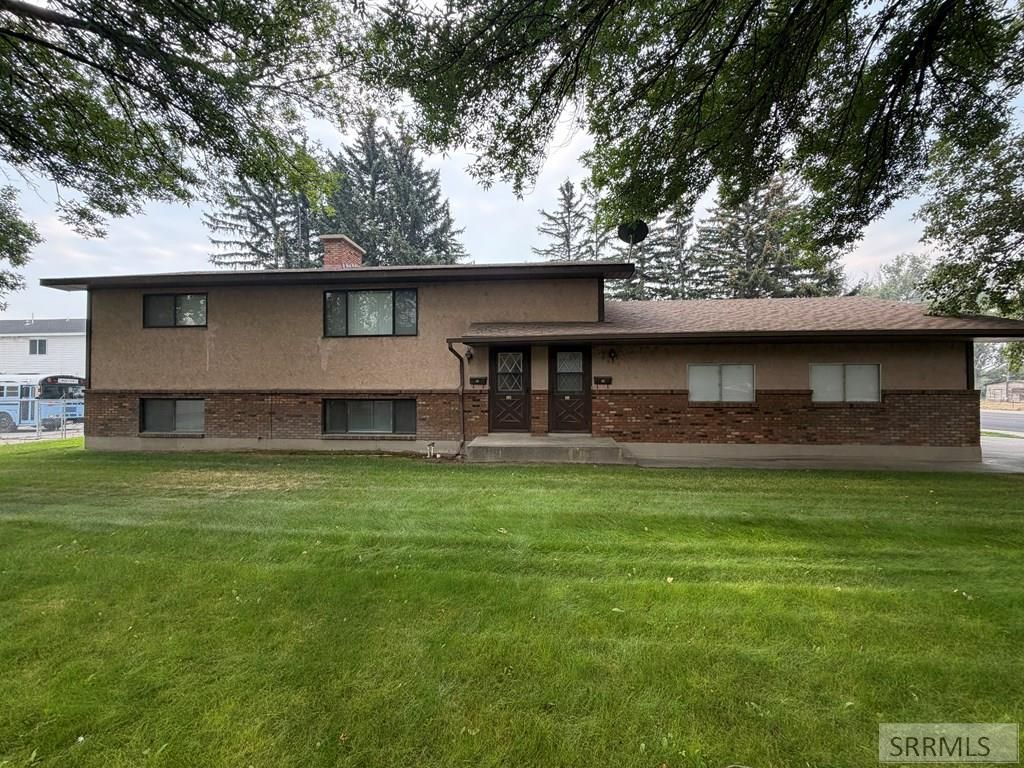 Image 8 of property listing at 801-803 S Skyline Drive, Idaho Falls, ID 83402