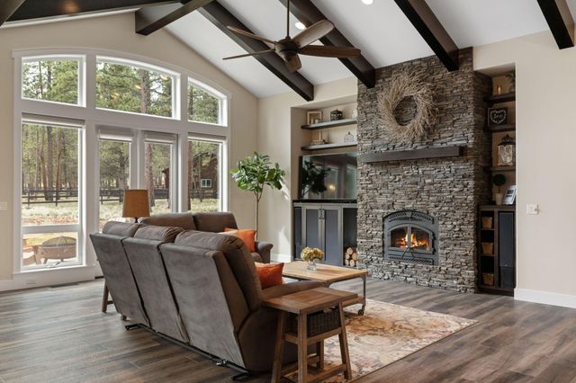 16055 Foothill Lane, Sisters, OR 97759