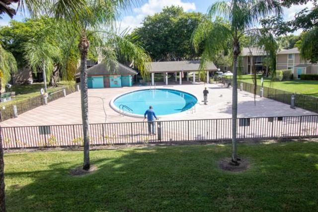 7745 Ashmont Cir 207, Tamarac, FL 33321