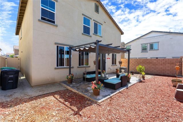 674 Hummingbird, San Jacinto, CA 92583