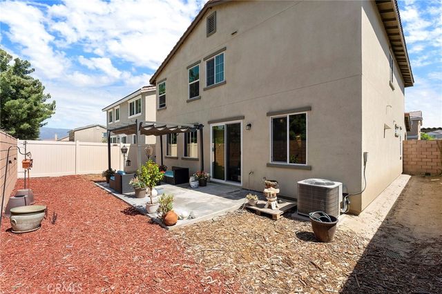 674 Hummingbird, San Jacinto, CA 92583