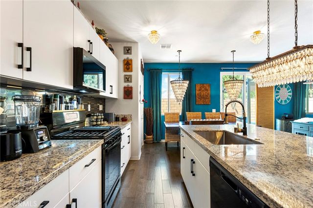 674 Hummingbird, San Jacinto, CA 92583