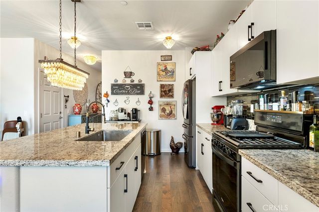 674 Hummingbird, San Jacinto, CA 92583