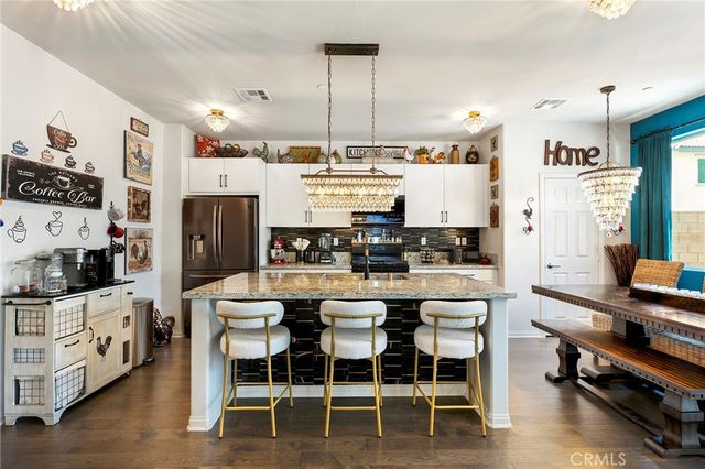674 Hummingbird, San Jacinto, CA 92583