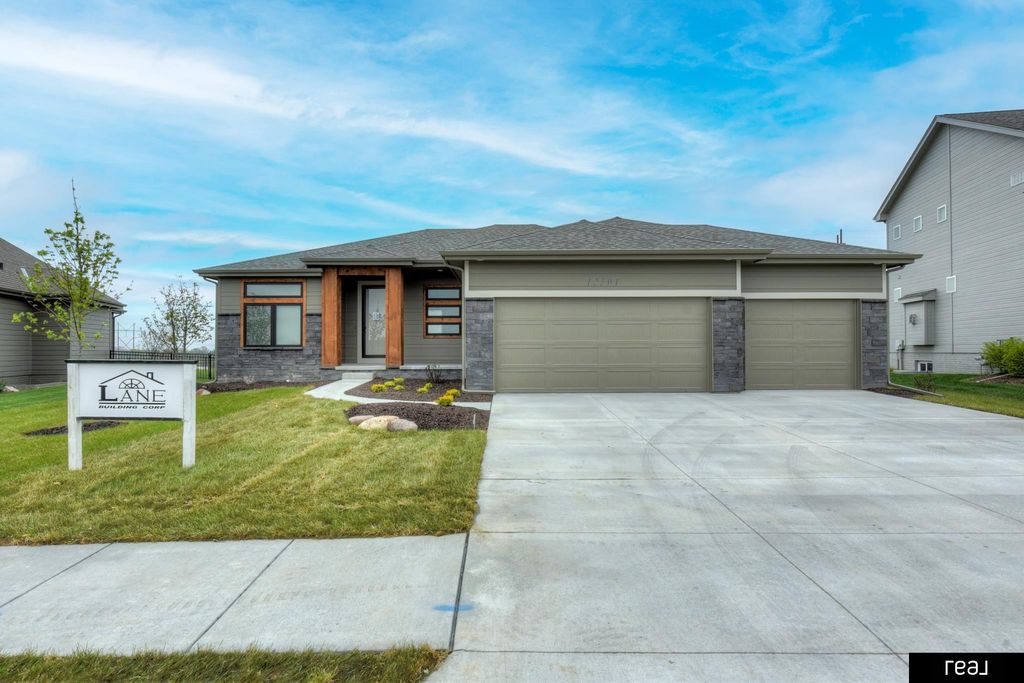 12501 Quail Drive, Bellevue, NE 68123