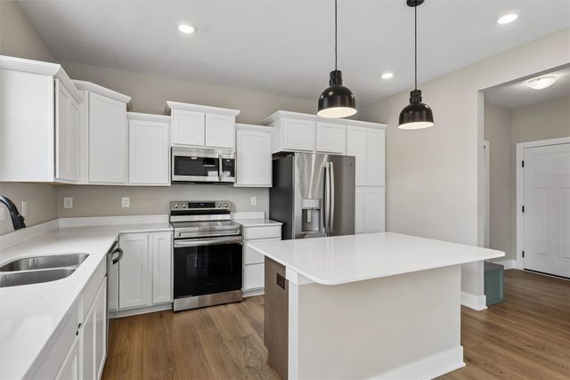 2612 NW Reinhart Drive, Ankeny, IA 50023