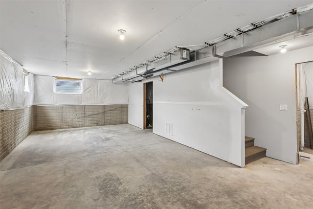 2612 NW Reinhart Drive, Ankeny, IA 50023
