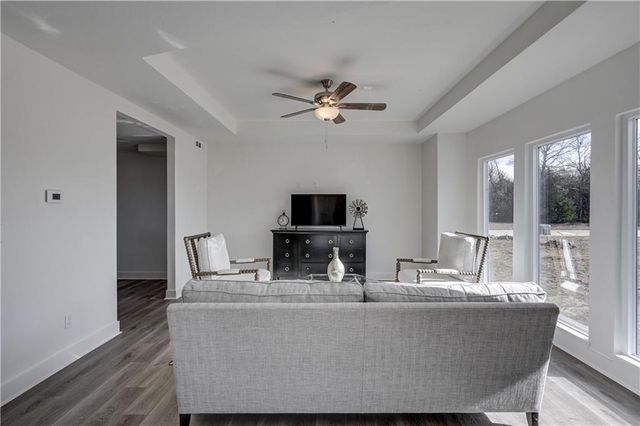 1816 Silverback Way, Pittsburg, KS 66762