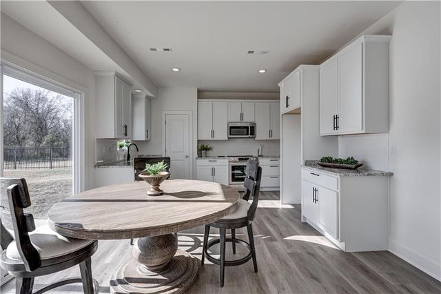 1816 Silverback Way, Pittsburg, KS 66762