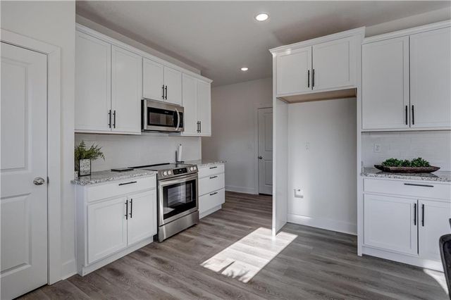 1816 Silverback Way, Pittsburg, KS 66762