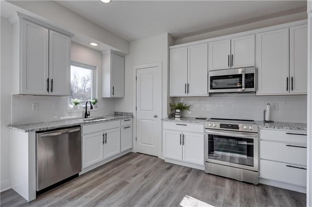 1816 Silverback Way, Pittsburg, KS 66762