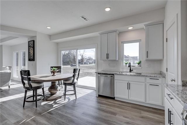 1816 Silverback Way, Pittsburg, KS 66762