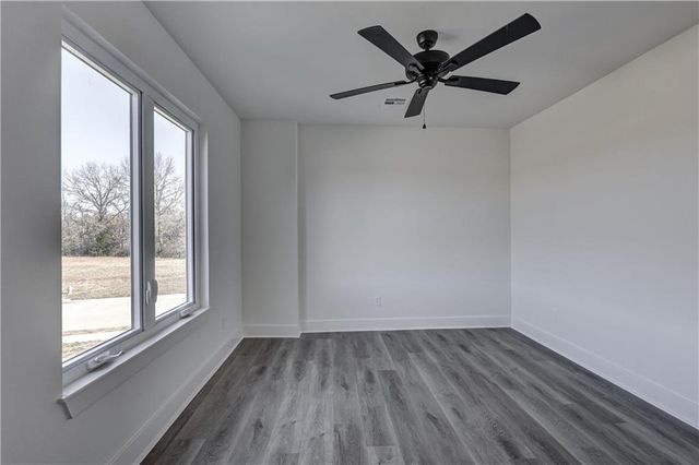 1816 Silverback Way, Pittsburg, KS 66762