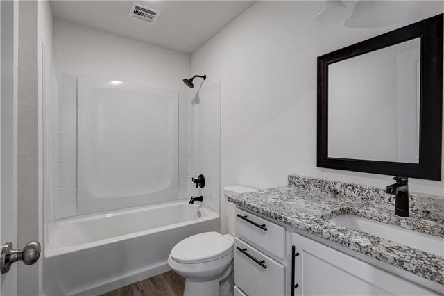 1816 Silverback Way, Pittsburg, KS 66762