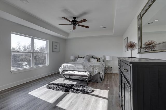 1816 Silverback Way, Pittsburg, KS 66762