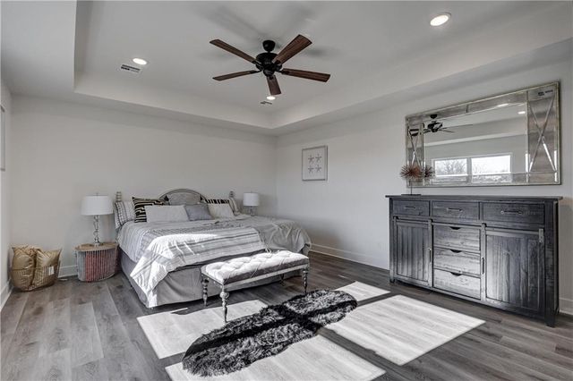 1816 Silverback Way, Pittsburg, KS 66762