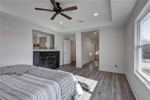 1816 Silverback Way, Pittsburg, KS 66762