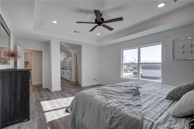 1816 Silverback Way, Pittsburg, KS 66762