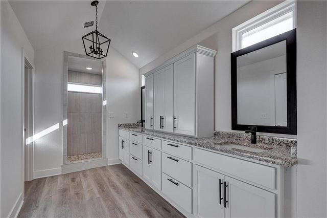 1816 Silverback Way, Pittsburg, KS 66762