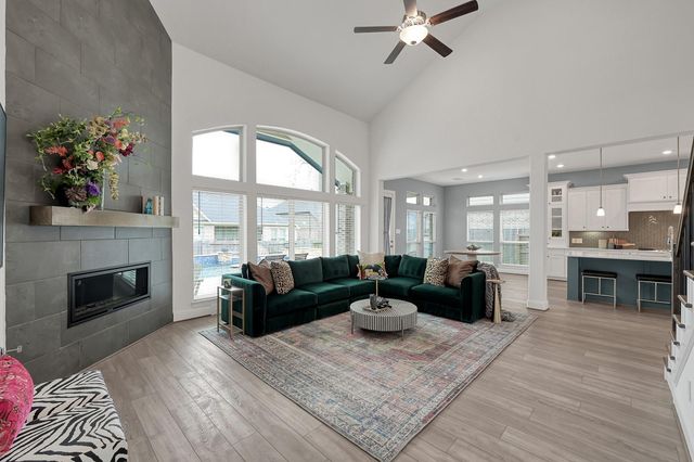 1067 Lakemont Bend Lane, Pinehurst, TX 77362