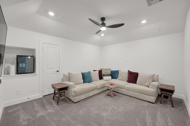 1067 Lakemont Bend Lane, Pinehurst, TX 77362