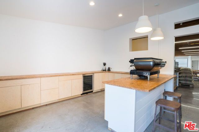 1529 W Pacific Coast Highway, Long Beach, CA 90810