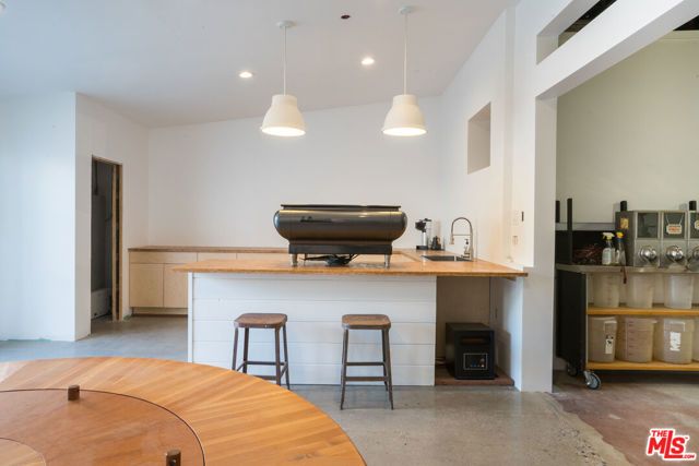 1529 W Pacific Coast Highway, Long Beach, CA 90810