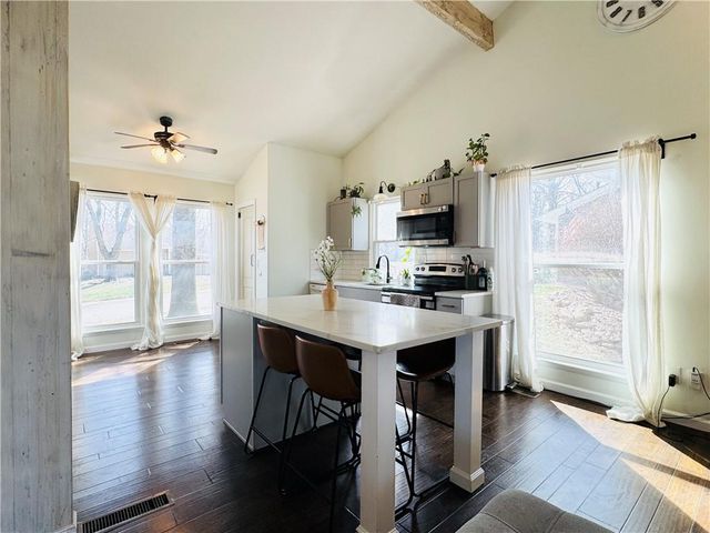 14718 W 91st Terrace, Lenexa, KS 66215