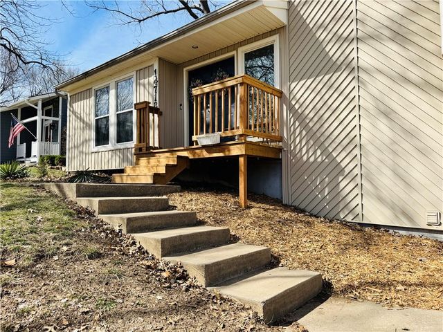 14718 W 91st Terrace, Lenexa, KS 66215