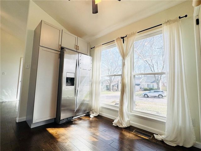 14718 W 91st Terrace, Lenexa, KS 66215