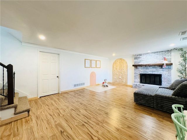 14718 W 91st Terrace, Lenexa, KS 66215