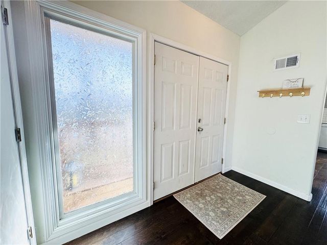 14718 W 91st Terrace, Lenexa, KS 66215