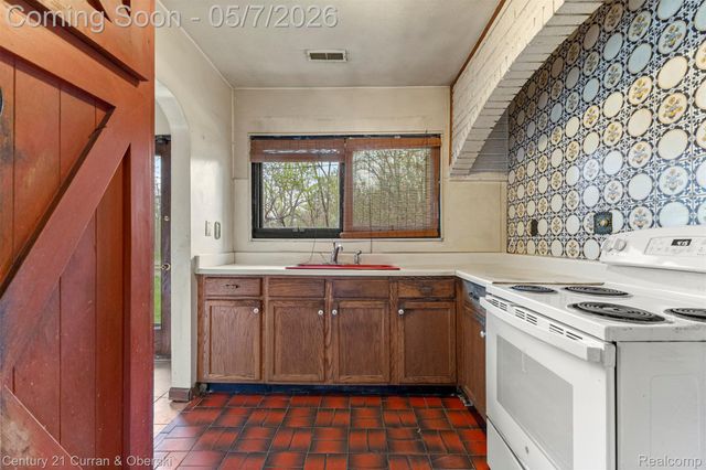 25205 Inkster Road, Farmington Hills, MI 48336