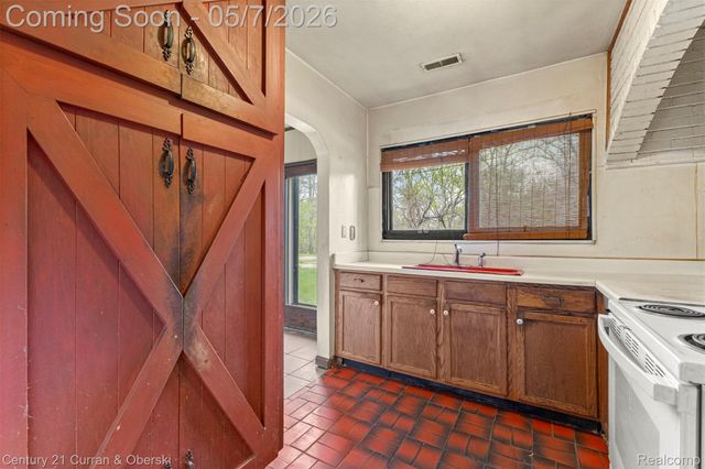 25205 Inkster Road, Farmington Hills, MI 48336