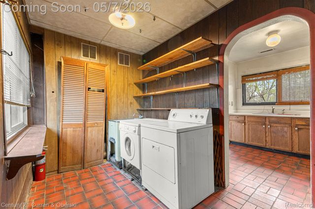 25205 Inkster Road, Farmington Hills, MI 48336