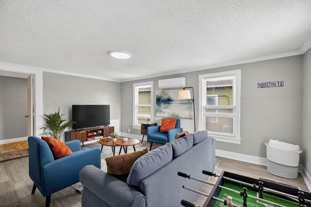 1401 Collier Street, Houston, TX 77023