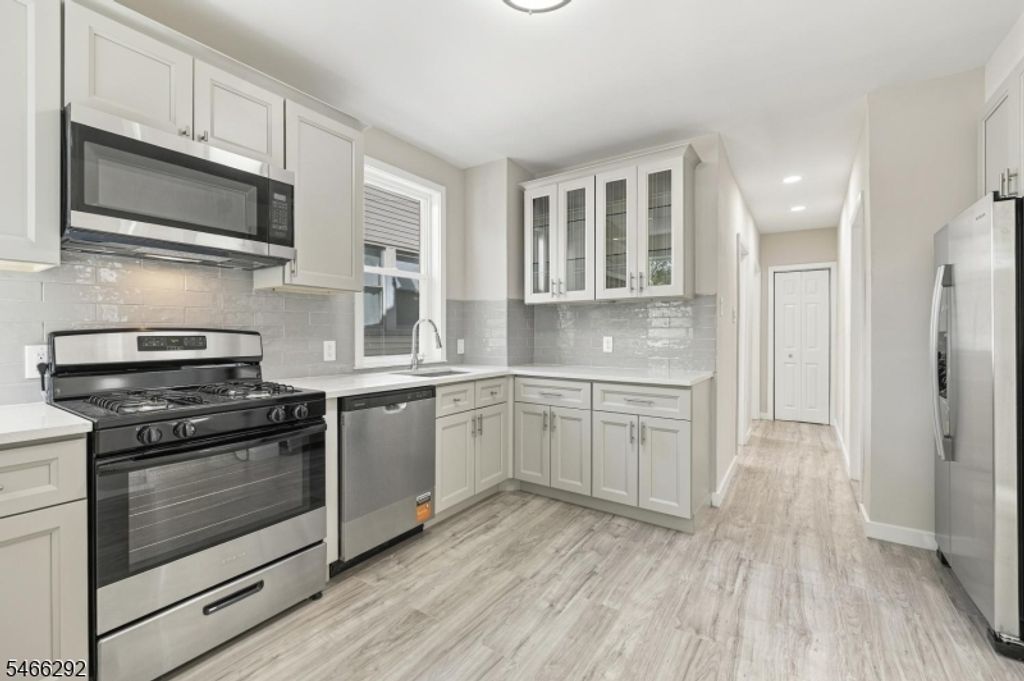 129 Laurel Ave, Union Twp., NJ 07083 — photo 2