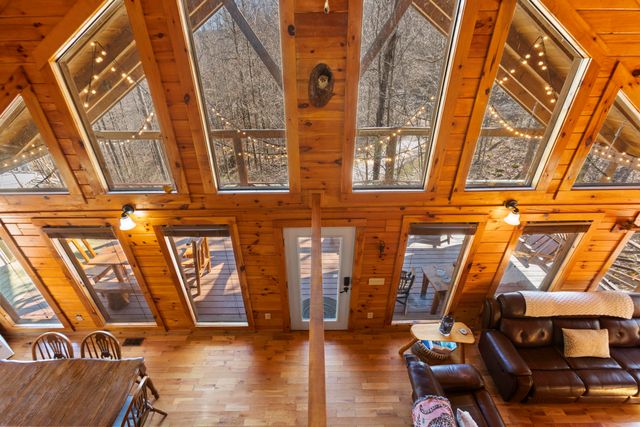 50 Platinum Drive, Slade, KY 40376