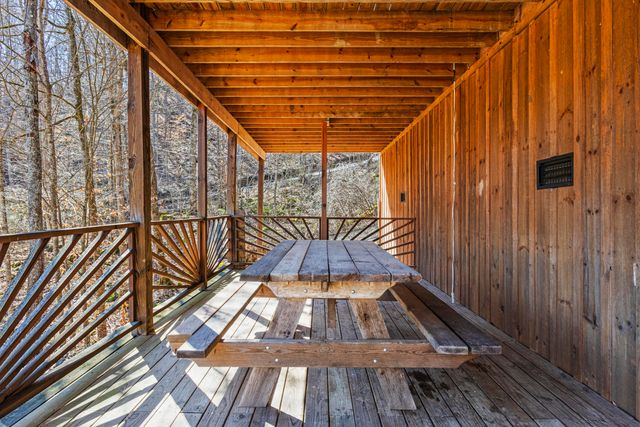 50 Platinum Drive, Slade, KY 40376